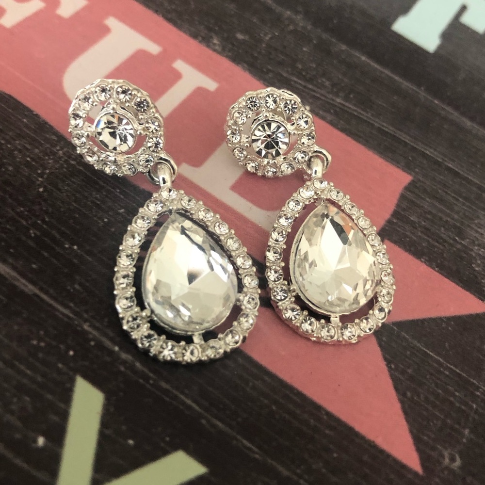 Ice dangling Crystal &Cubic zirconia Post Earrings - Picture 5 of 8